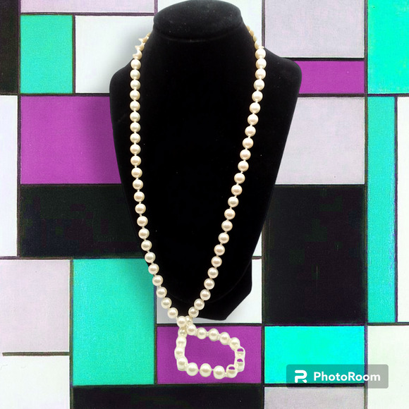 MARVELLA Gold-Tone Clasp Simulated Pearl Necklace 30 Inches Long Vintage! - Picture 1 of 8